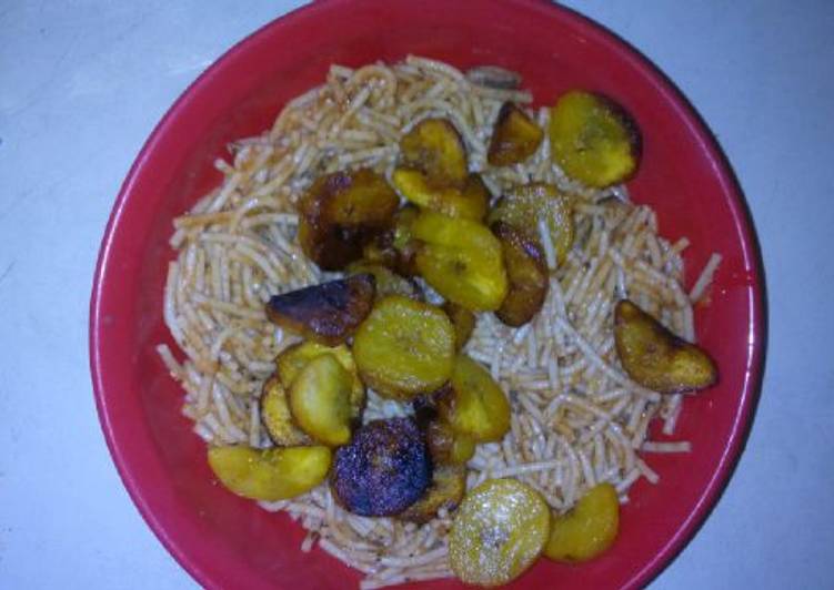 Spagetti with fried plantain
