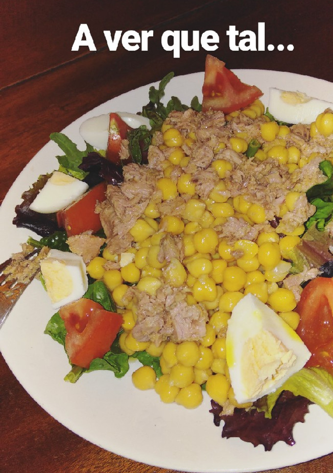 Una foto de Ensalada de garbanzos
