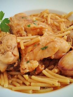 Una foto de Fideos a la cazuela con conejo