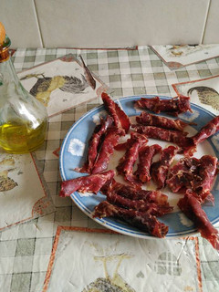 Una foto de Cecina con dulce de membrillo y foie de paté de oca