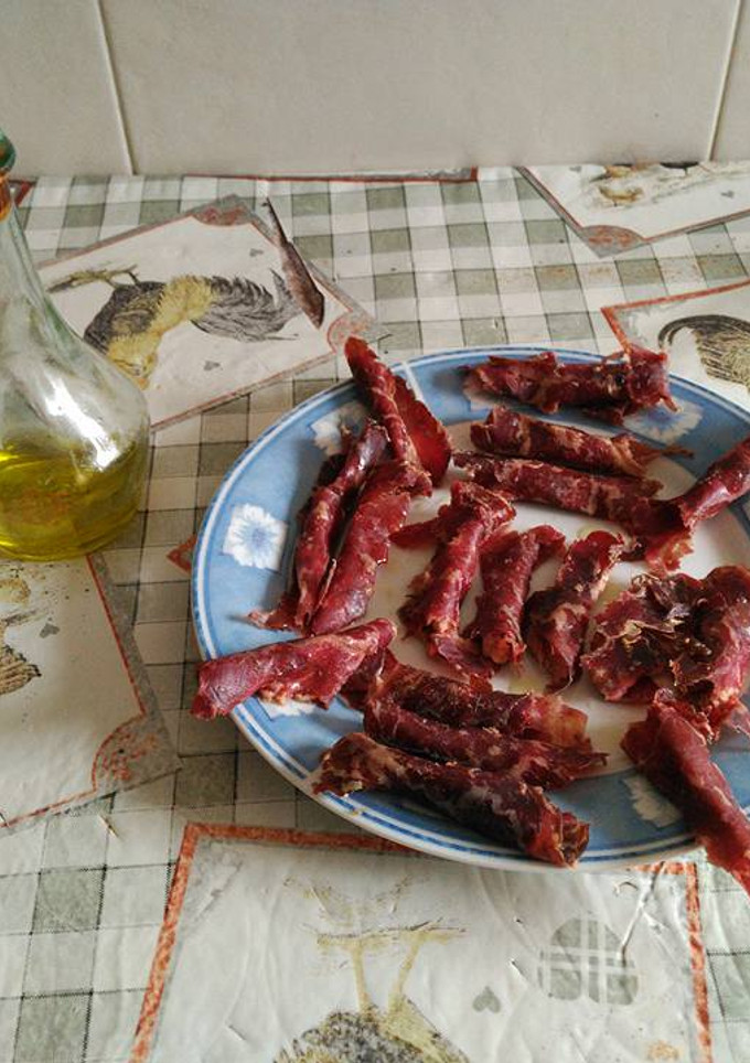 Una foto de Cecina con dulce de membrillo y foie de paté de oca