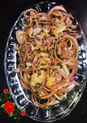 A picture of Chilli Onion Rings or Laccha onion.