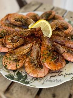 Una foto de Gambas al ajillo 🦐 🧄