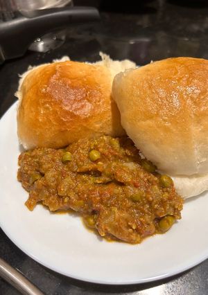 A picture of One pot pav bhaji.