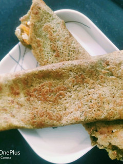 A picture of Green Moong Daal(Chilke wali) ka chilla.