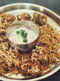 திண்டுக்கல் தலப்பாகட்டி சிக்கன் பிரியாணி(dindugal thalapa kattu biryani recipe in tamil) செய்முறை முக்கிய புகைப்படம்