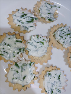 Una foto de Canastitas de queso blanco y ciboulette