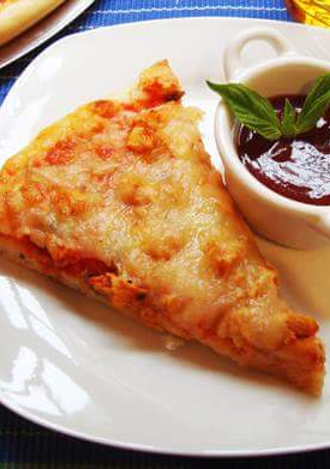 Una foto de Pizza con pollo bbq
