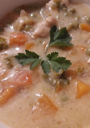 Une photo de Soupe de poulet aux petits pois