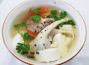 Hình của món Canh đậu hũ non nấu nấm bào ngư (món chay).