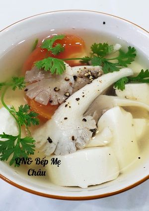 Hình của món Canh đậu hũ non nấu nấm bào ngư (món chay).