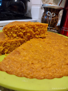 Una foto de Torta de zanahoria y miel