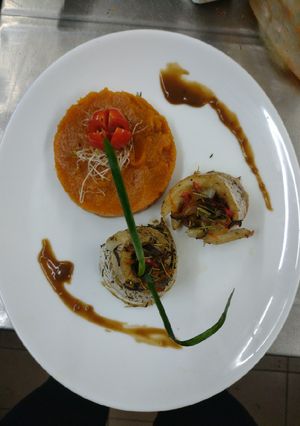 Una foto de Rolls de merluza con vegetales a las finas hierbas