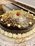 Pastel de zanahoria con cobertura de chocolate. (Carrot cake with chocolate topping)
