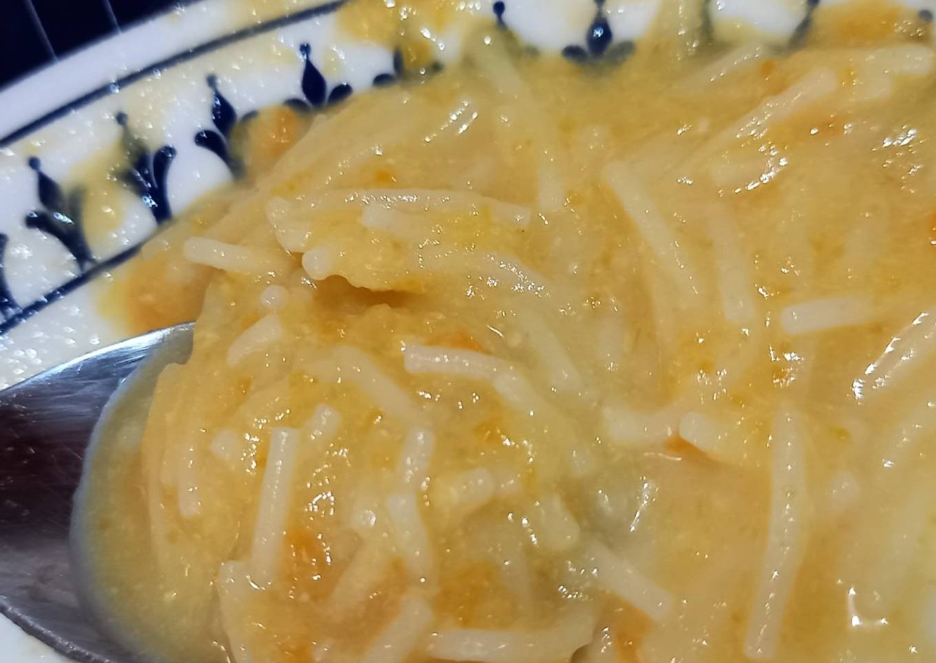 Sopa de calabaza y manzana, a la leche. Para bebés
