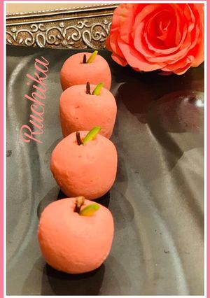 A picture of Paneer Apple or sandesh Apple.