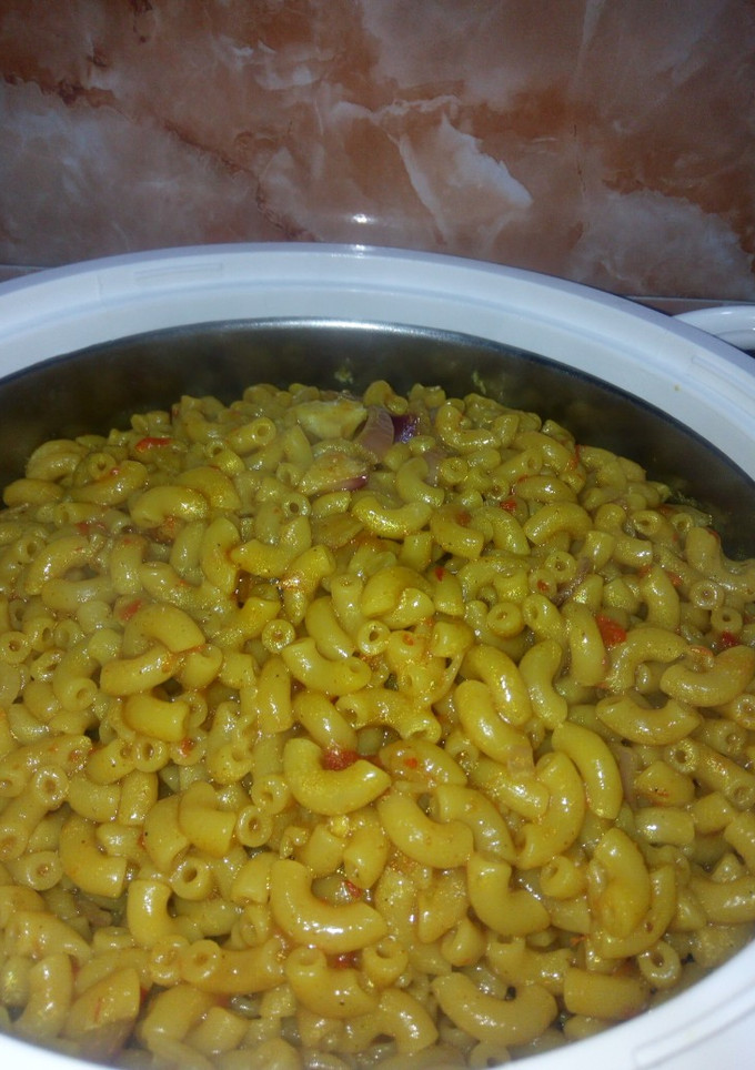 A picture of Macaroni jallof.