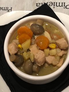 Una foto de Cazuela de pollo y champiñones