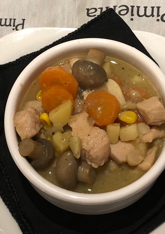 Una foto de Cazuela de pollo y champiñones
