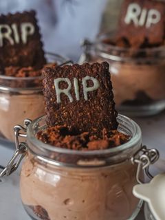 Una foto de Vasitos de chocolate RIP Halloween