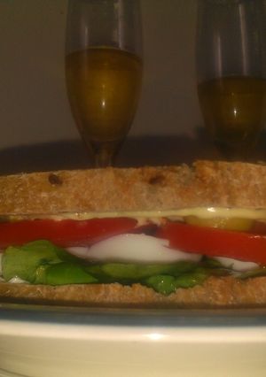 Una foto de Sándwich rico, fácil y saludable!!