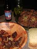 Saltado frito de riñones adobados y chorizos con croquetas de lechuga