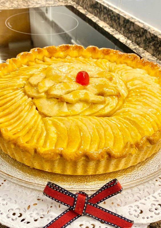 Una foto de Tarta rústica rellena con compota de manzana