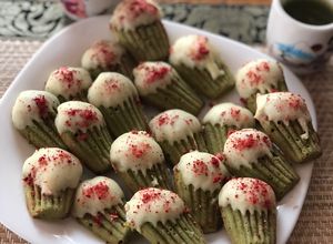 Matchás-fehércsokis-madeleine recept fotója