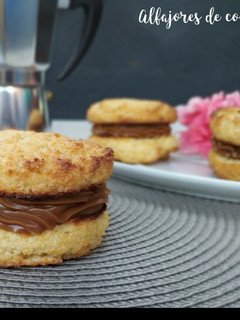 Una foto de Alfajores de coco 🥥