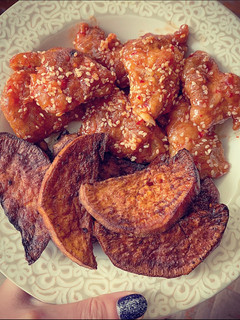 Mézes-szezámmagos csirke, sült édesburgonyával 🍠🍗 recept fotója