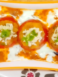 स्टफड टमाटर विथ ग्रेवी (Stuffed tamatar with gravy recipe in Hindi) रेसिपी मुख्य फोटो