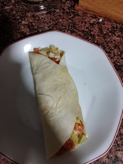 Una foto de Burrito de huevo y aguacate
