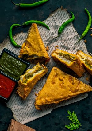 બ્રેડ પકોડા(Bread pakoda Recipe In Gujarati) રેસીપી મુખ્ય ફોટો
