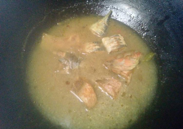 Ikan masak kunyit