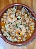 Garbanzos con langostinos y chocos