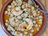 Garbanzos con langostinos y chocos
