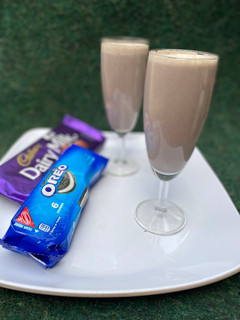 A picture of Oreo Berry shake.