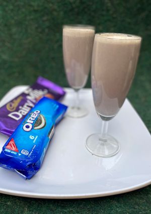 A picture of Oreo Berry shake.