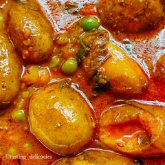 A picture of আলুর দম.