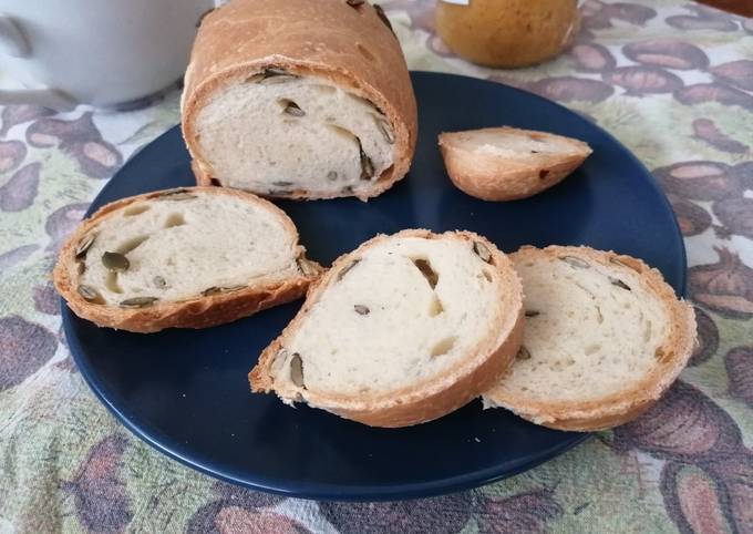 Pane alla mozzarella e semi di zucca