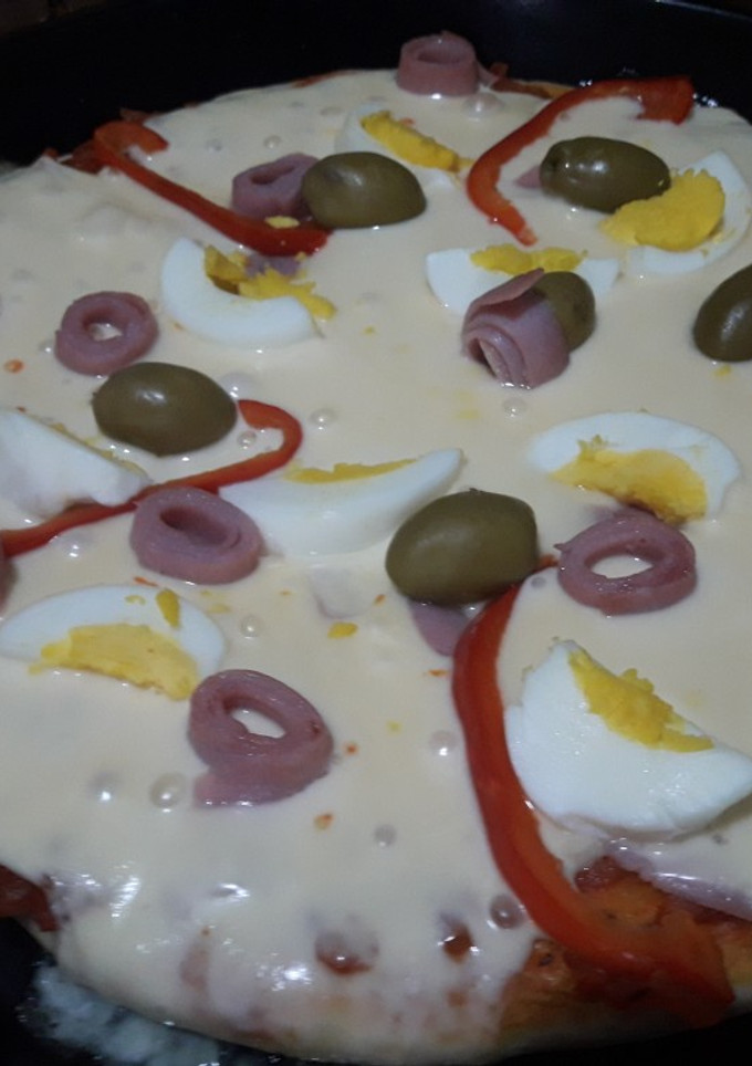 Una foto de 🍕Pizza de sábado por la noche.. casera😋