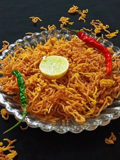 आलू भुजिया(Aalu bhujiya recipe in hindi) रेसिपी मुख्य फोटो