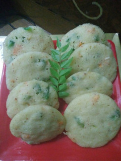 वेज इडली (Veggies idli recipe in hindi) रेसिपी मुख्य फोटो