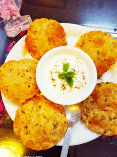 लौकी की पूरी (lauki ki poori Recipe in Hindi) रेसिपी मुख्य फोटो