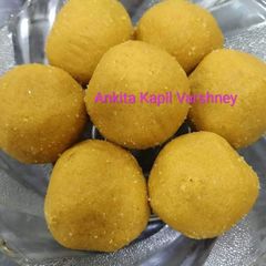 A picture of Besan K Ladoo.