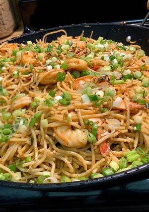 Una foto de Fideos con camarones al limón