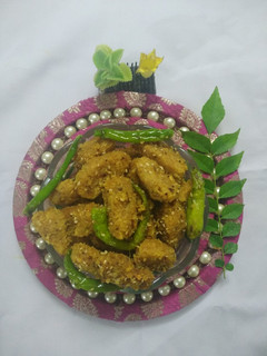 દુધી ના મુઠીયા (Dudhi Muthia Recipe In Gujarati) રેસીપી મુખ્ય ફોટો