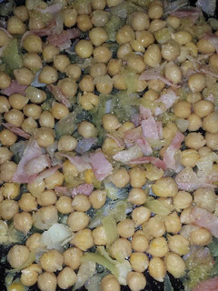 Una foto de Garbanzos con bacon