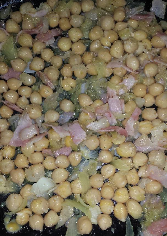 Una foto de Garbanzos con bacon