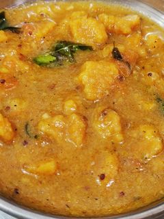 रस्सा सांडगे (rassa sandge recipe in marathi) रेसिपी चे मुख्य फोटो 